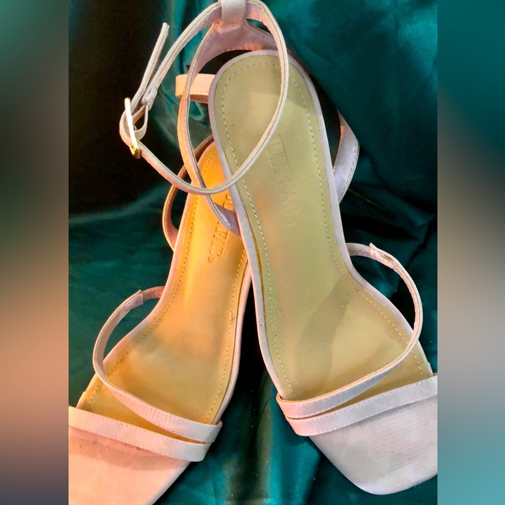 Elegant Women's Strappy Sandals in Cream!